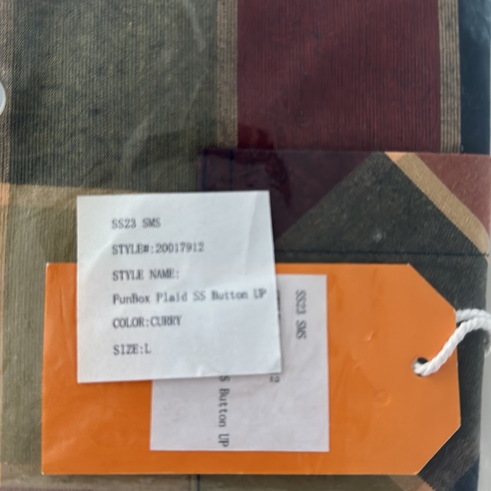 NWT in packaging. Enjoi Men’s short sleeve button up plaid shirt size large - Picture 3 of 3